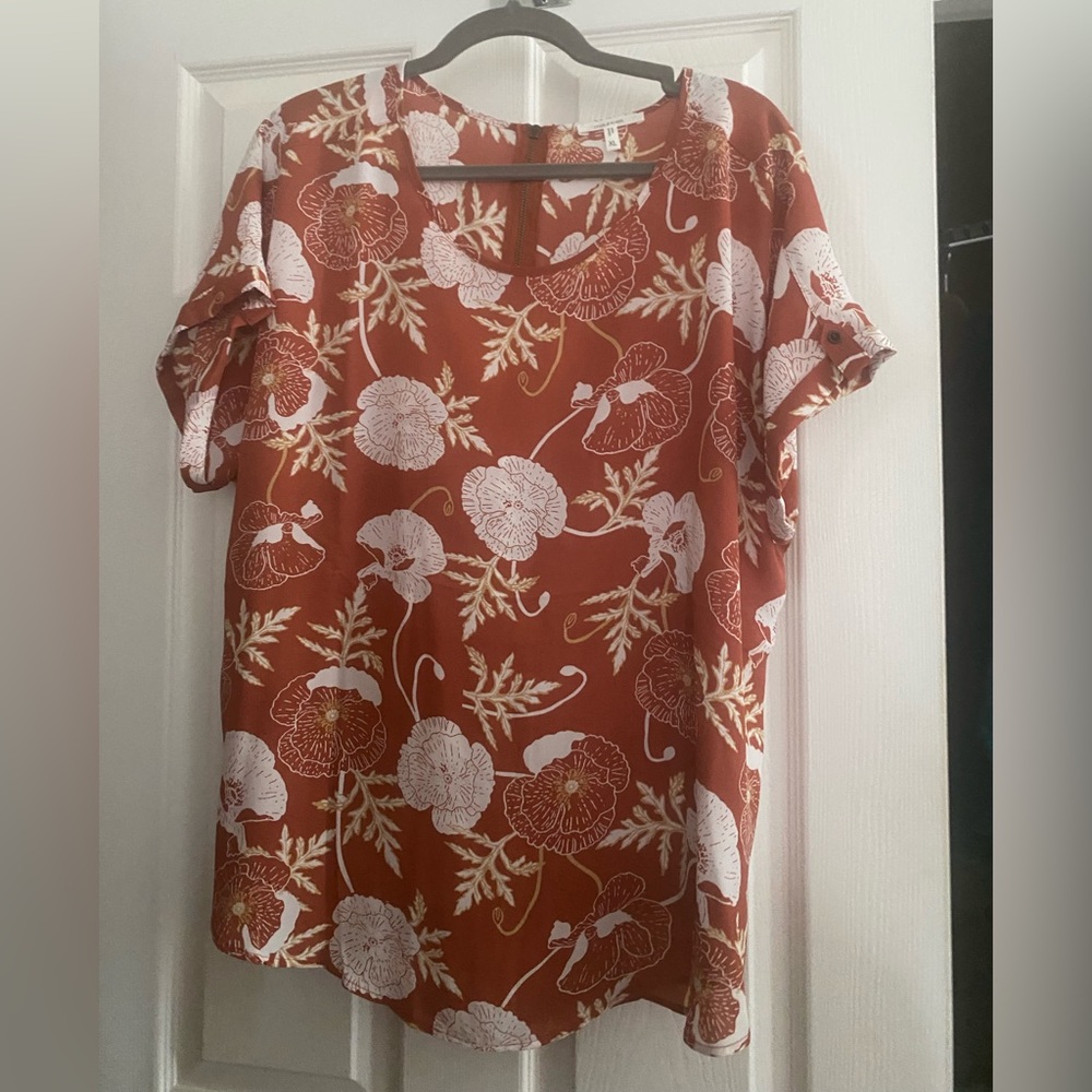 NWOT Maurices Floral Print Women's Top - Rust and White XL